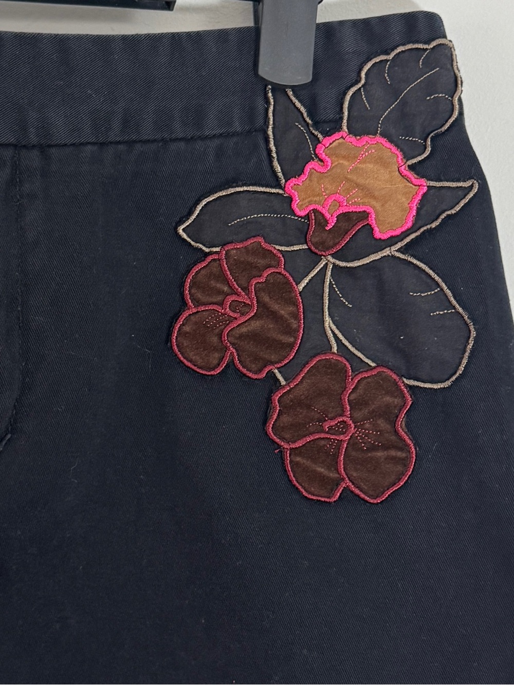 Request Vintage Y2K Black Embroidered Patch Low Rise Grunge Mini Skirt 7 Fits XS - Picture 6 of 15
